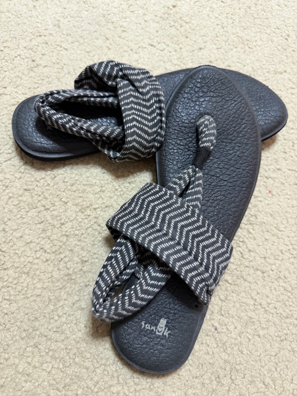Sanuk Black & White Patterned Yoga Sling Sandals